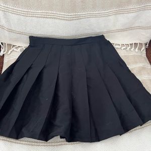Black pleated skirt